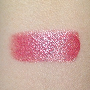 Estee Lauder Kissable LipShines in 05 Hollywood Kiss Swatch