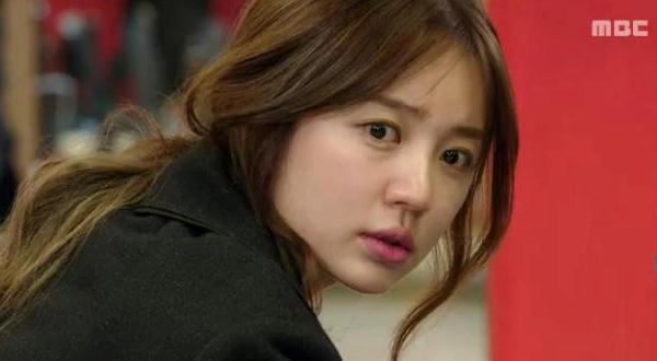 Yoon Eun Hye in Nars Schiap Light Stain